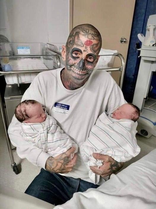 Dad With 240 Tattoos Faces Backlash As People Think He Is A Horrible Father – Then His Wife Reveals The Truth