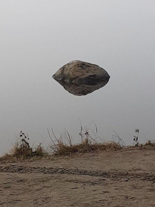 Deconstructing the Illusion: The Truth Behind the ‘Rock Floating in Air’ Image That Went Viral on Twitter